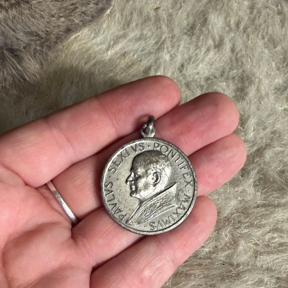 Silver Religious Medallion Pendant (5050)
